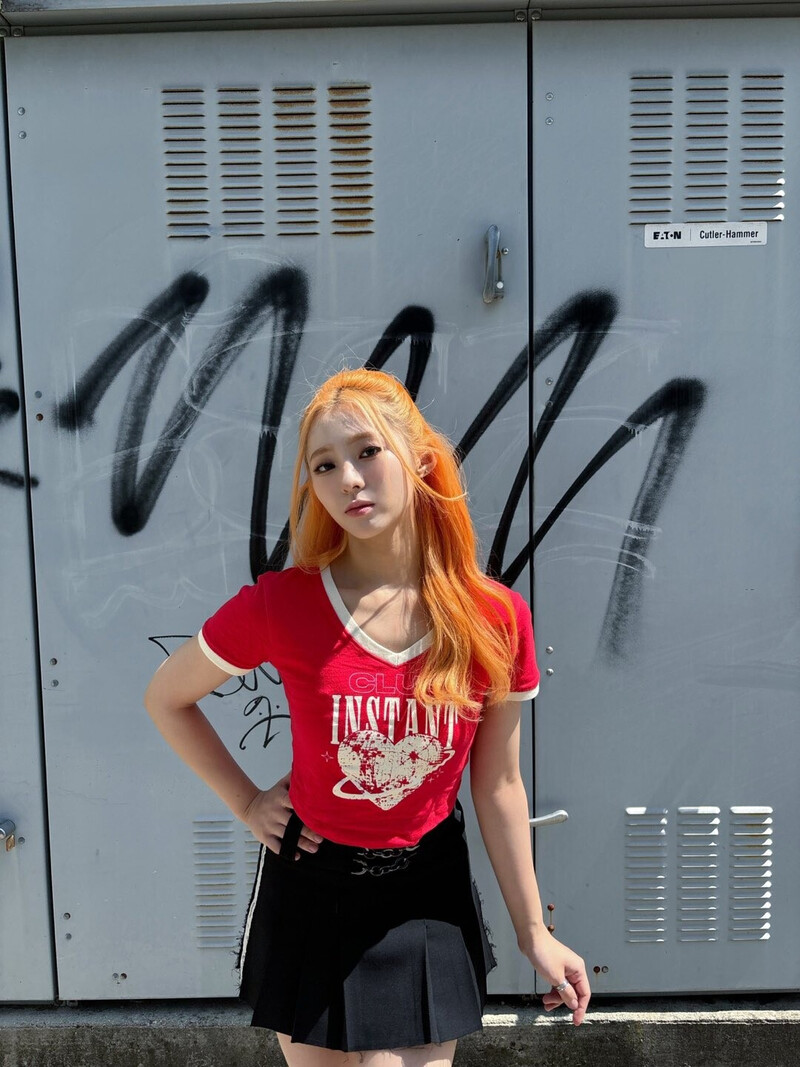 240825 - ICHILLIN' Twitter Update with CHAERIN documents 6