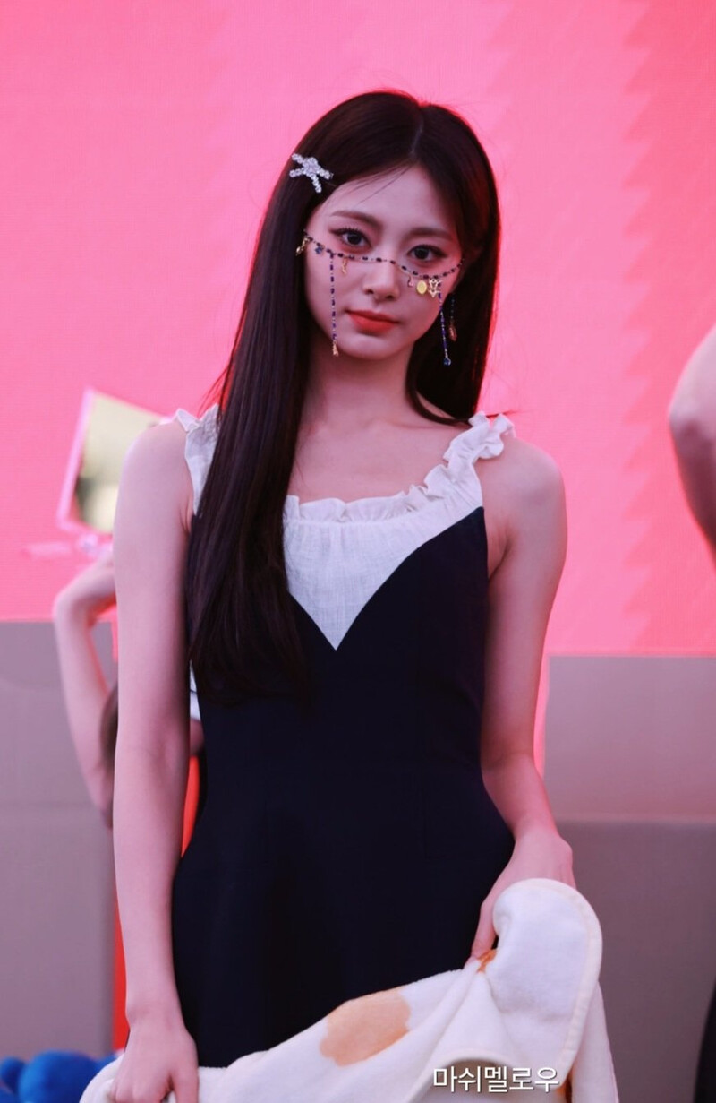 241215 TWICE Tzuyu - Blue Dream Media Fansign documents 4