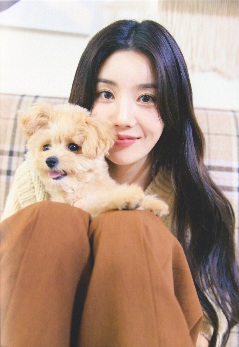 Kwon Eunbi 2022 Season's Greetings (Scans) documents 5