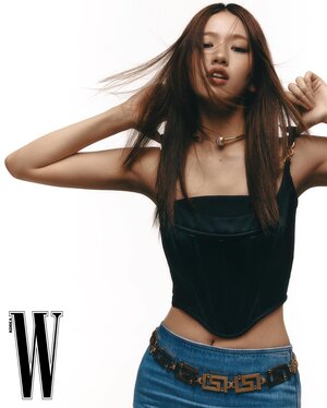 220819 IVE Yujin for W Korea x Versace 2022 FW Collection