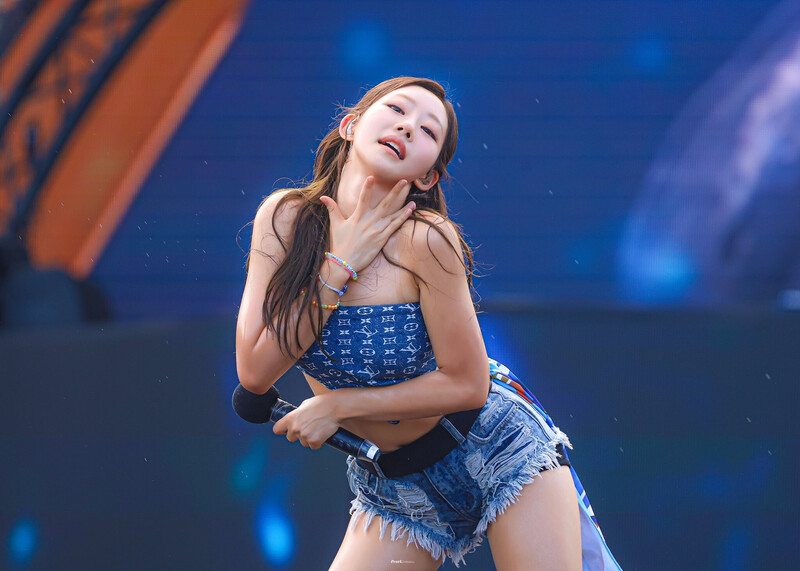 240817 KISS OF LIFE Julie - Waterbomb Festival in Sokcho documents 2