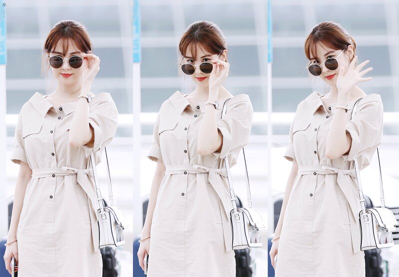 180430 Girls' Generation Seohyun at Incheon Airport documents 5