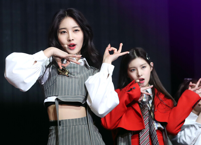 190318 Everglow Sihyeon - Debut showcase documents 6