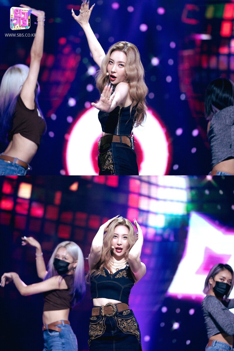 210822 Sunmi - 'You can't sit with us' at Inkigayo documents 16