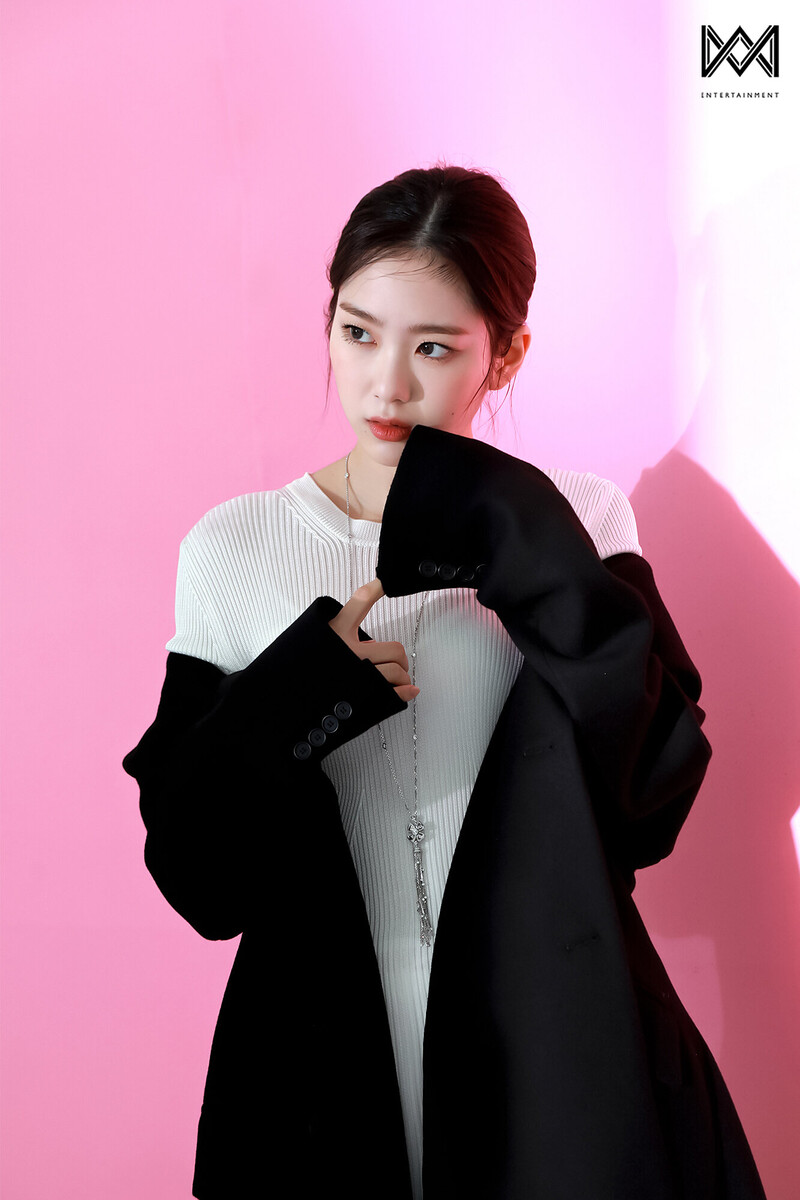 211214 WM Naver Post - OH MY GIRL Jiho - Y Magazine Behind documents 13