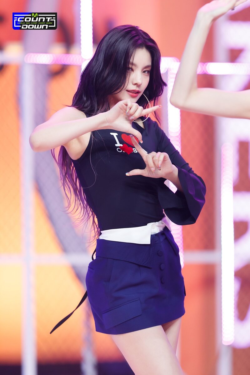 220721 ITZY Yeji - 'SNEAKERS' at M Countdown documents 18