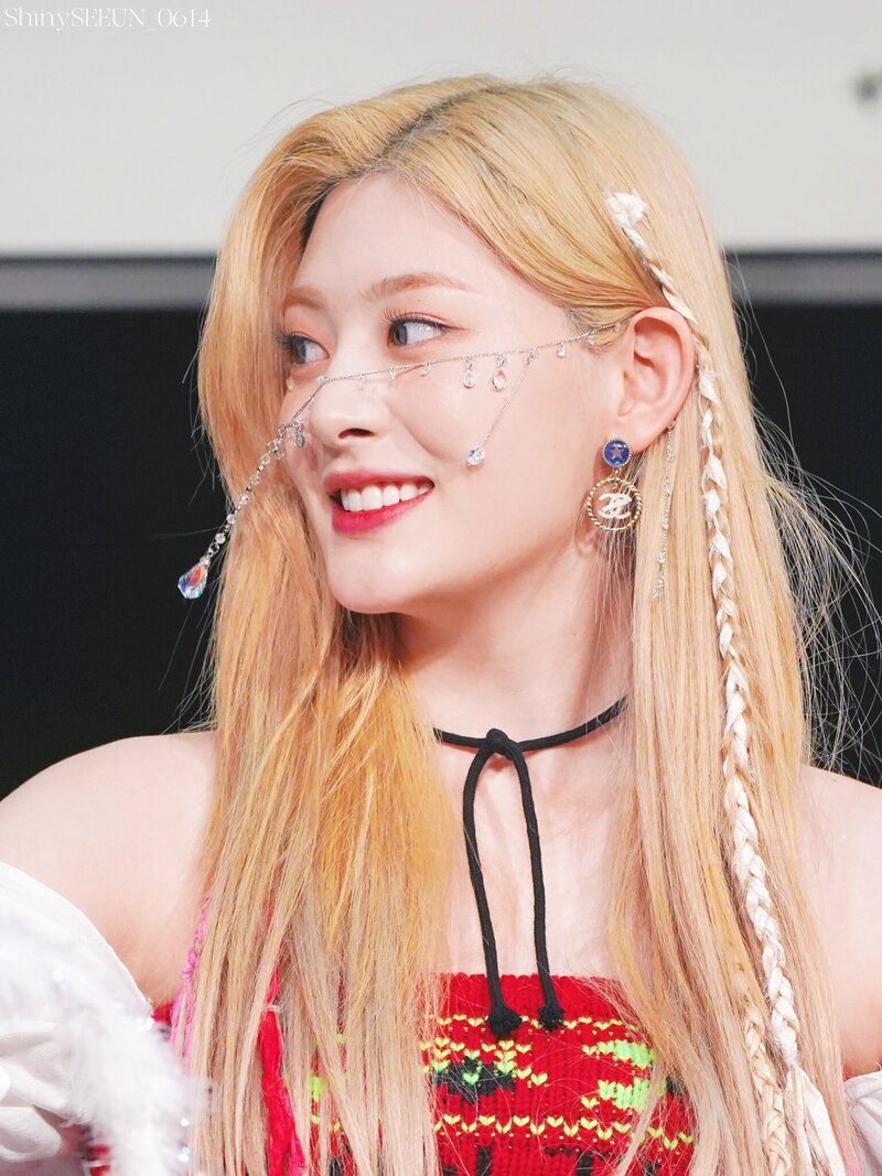 220731 STAYC Seeun - Apple Music Fansign documents 2
