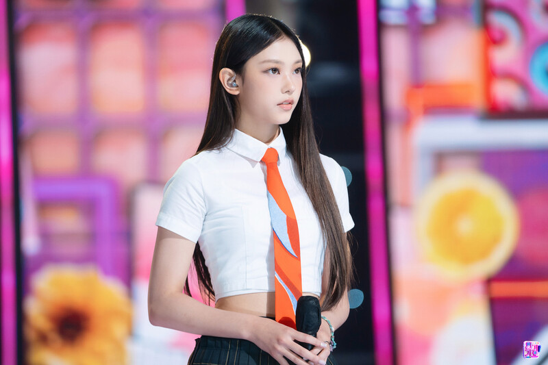 220828 NewJeans Haerin 'Hurt' at Inkigayo documents 1