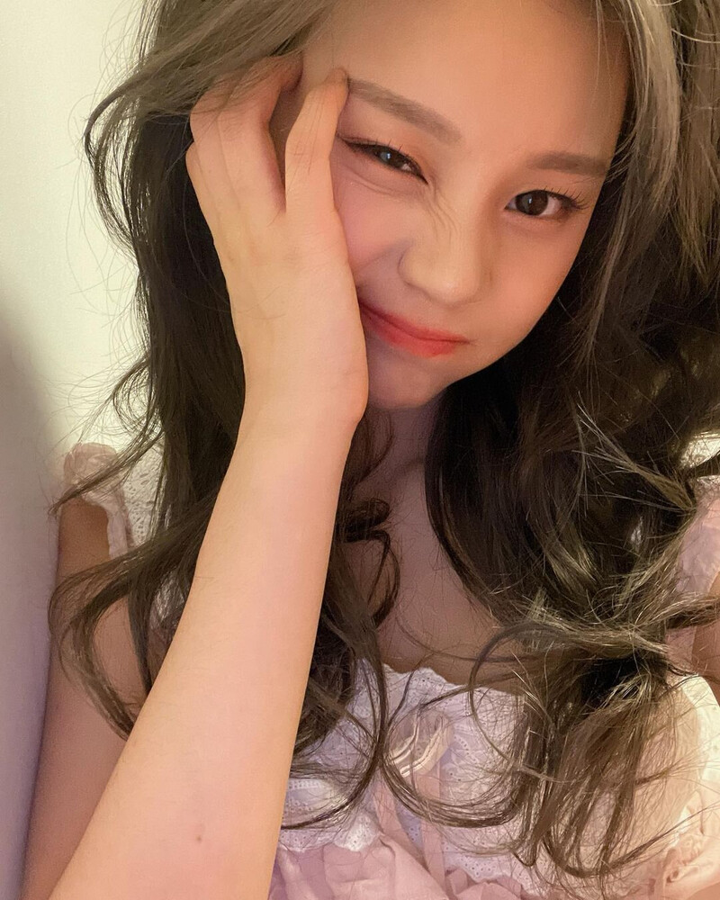 221222 VIVIZ Umji Instagram Update documents 4