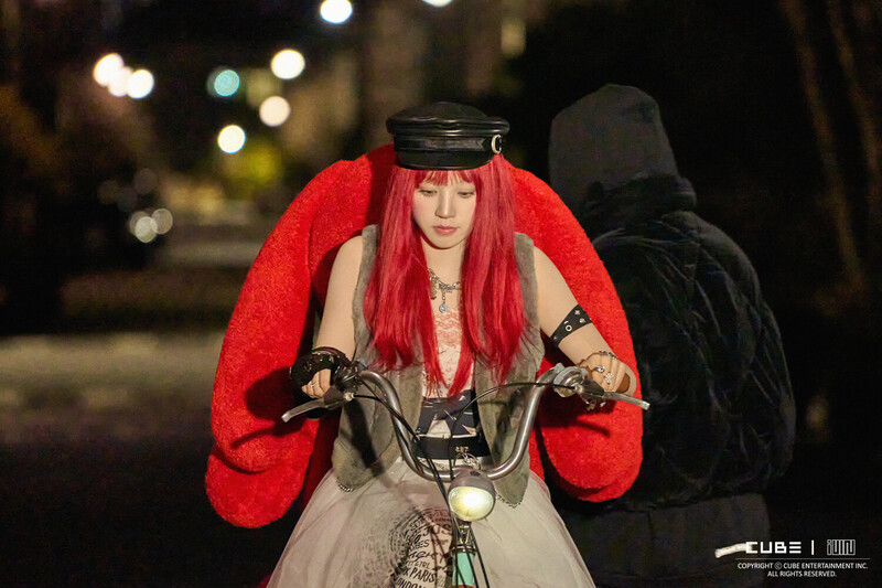 YUQI 'Freak' MV - Behind Photos documents 20