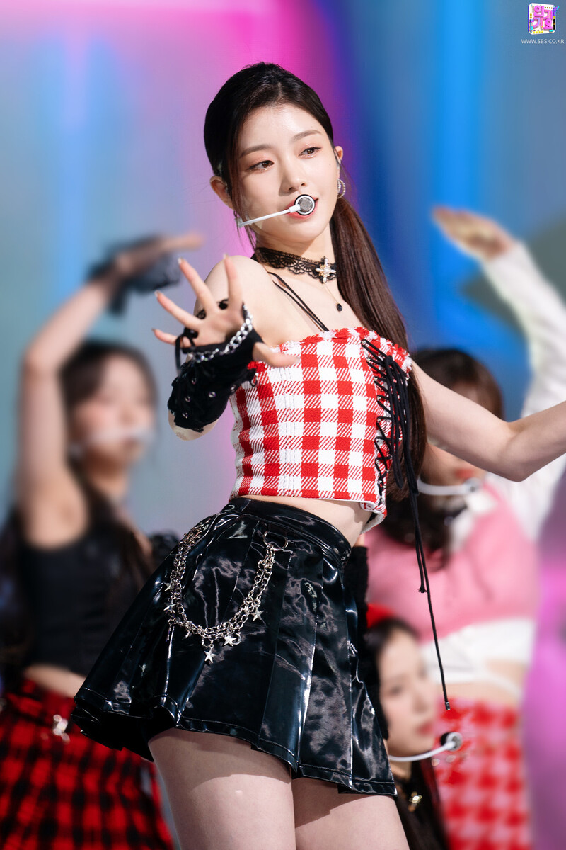 220116 Kep1er Xiaoting - 'WA DA DA' at Inkigayo documents 2