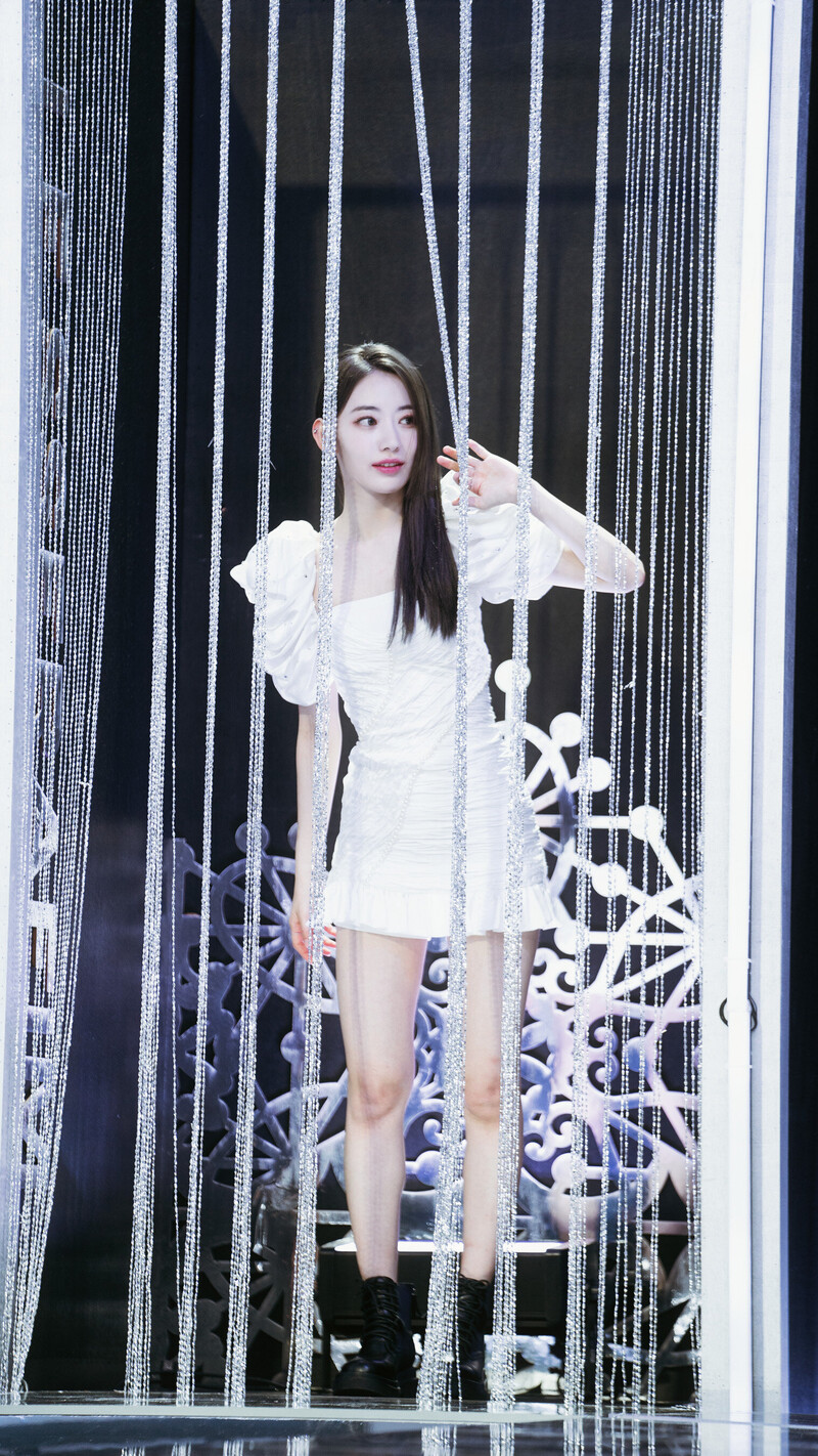 220508 LE SSERAFIM Sakura - 'FEARLESS' at Inkigayo documents 14