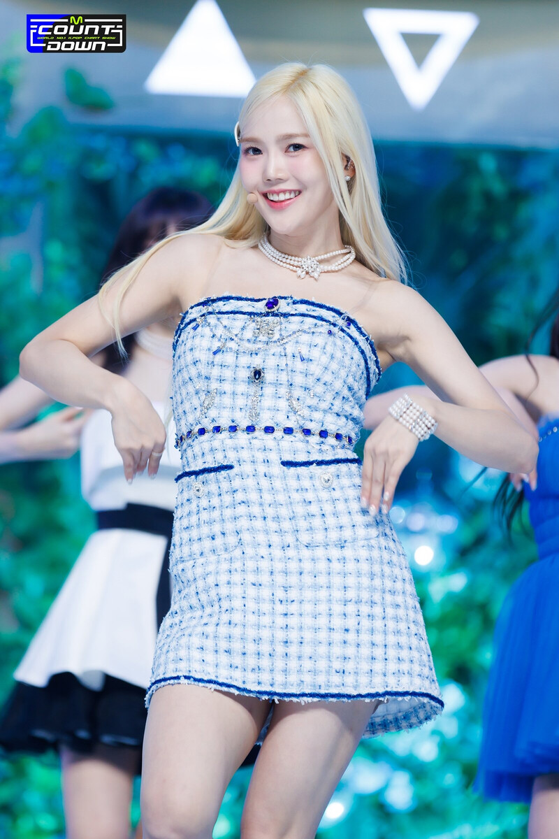 230727 OH MY GIRL Hyojung - 'Summer Comes' at M COUNTDOWN documents 9