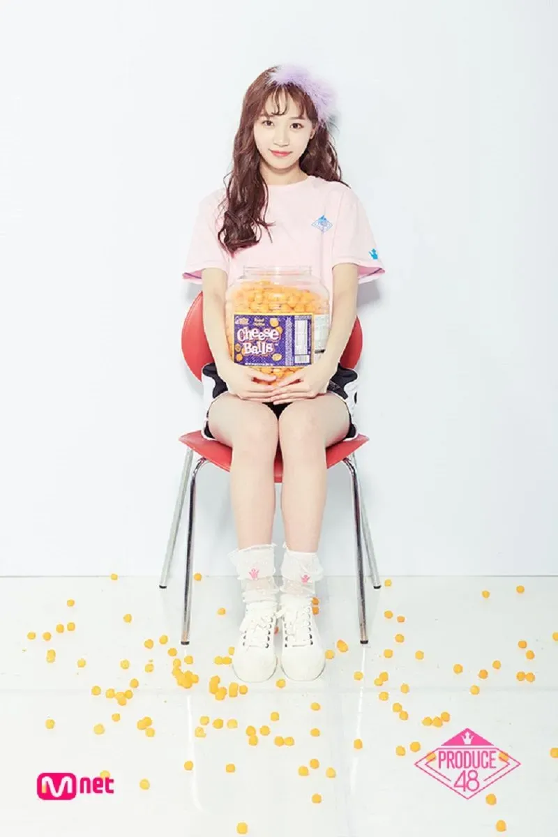 Kim_Chaewon_Produce_48_profile_photo_(10).jpg