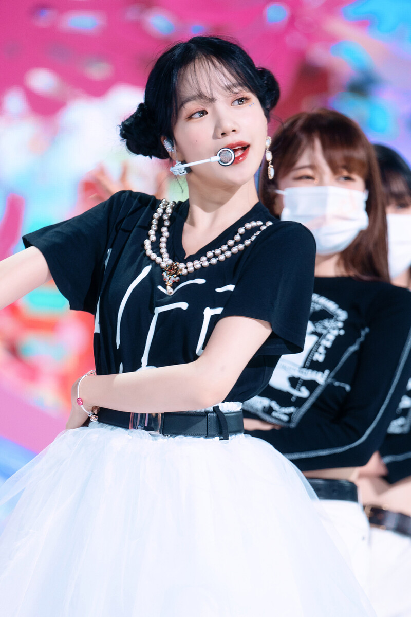 220605 Jo Yuri - 'Love Shhh!' at Inkigayo documents 30