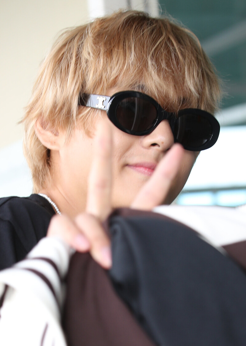 230630 V at Incheon International Airport documents 11