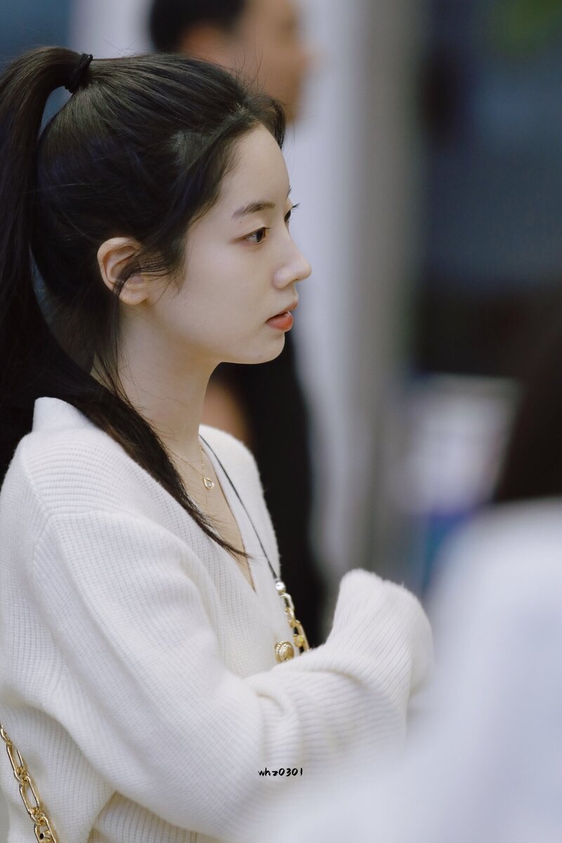 231006 TWICE Dahyun - GMP Airport documents 12