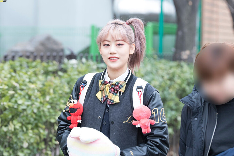 180309 Weki Meki Lua at Music Bank documents 1