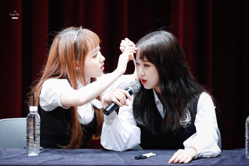 180324 Weki Meki at 'Lucky' Suwon Fansign documents 1