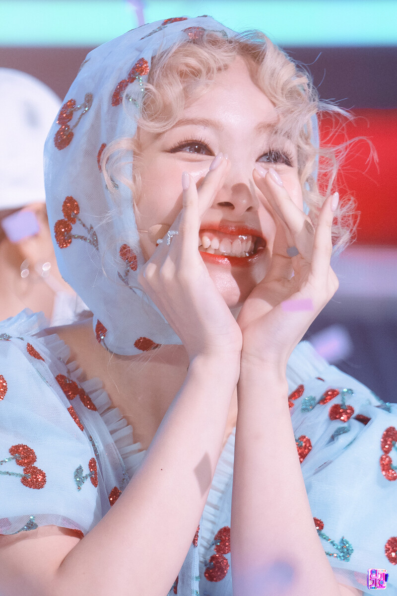 220703 TWICE Nayeon - 'POP!' at Inkigayo documents 9