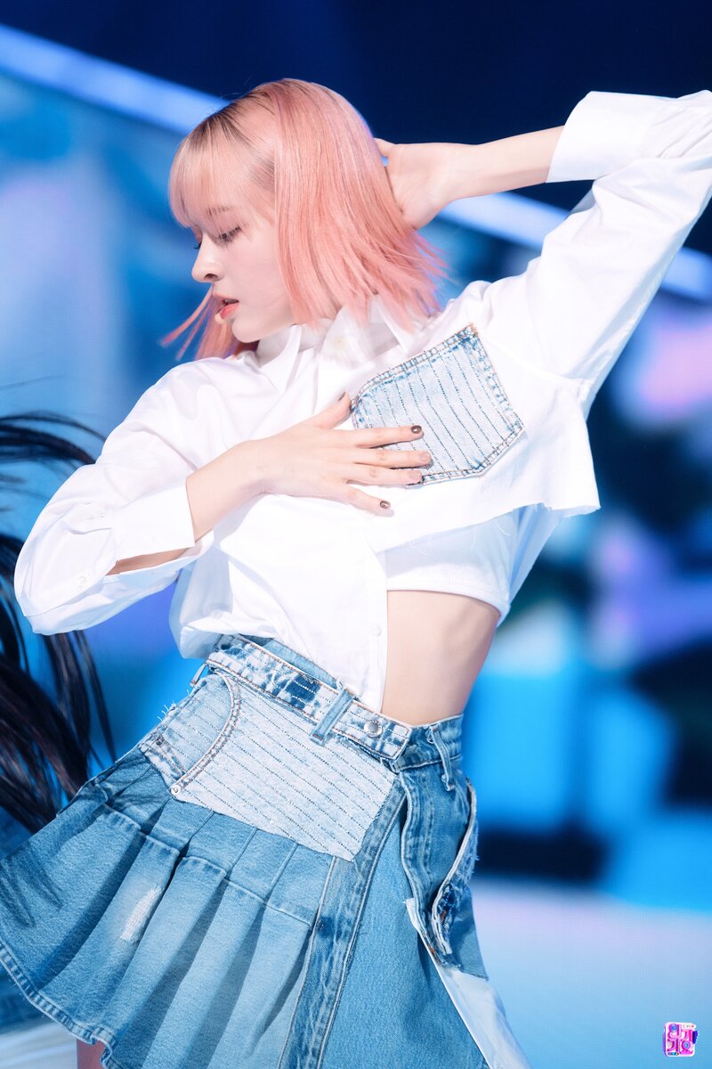 221023 NMIXX Lily - 'DICE' at Inkigayo documents 1