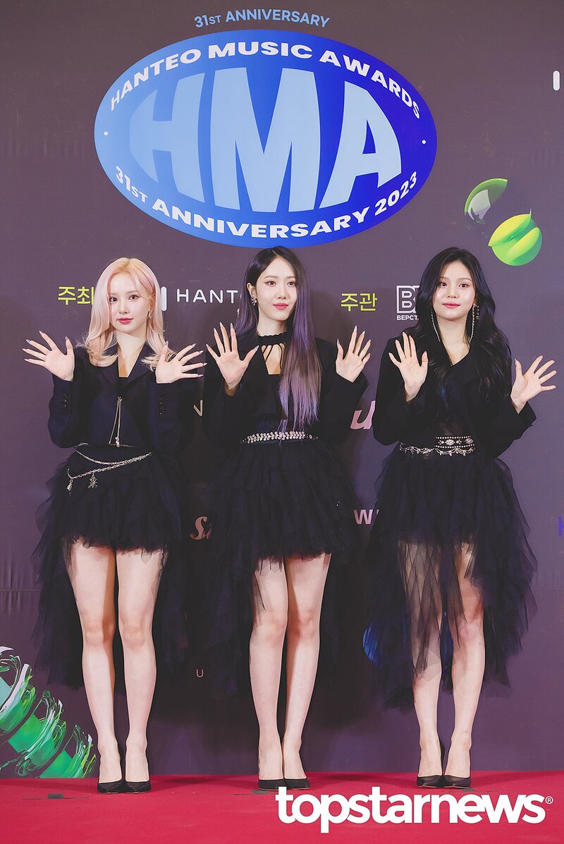 240217 VIVIZ - The 31st Hanteo Music Awards | kpopping