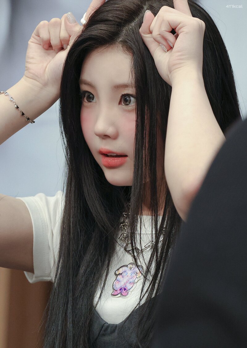 240407 ILLIT's Wonhee at Fansign Event documents 2