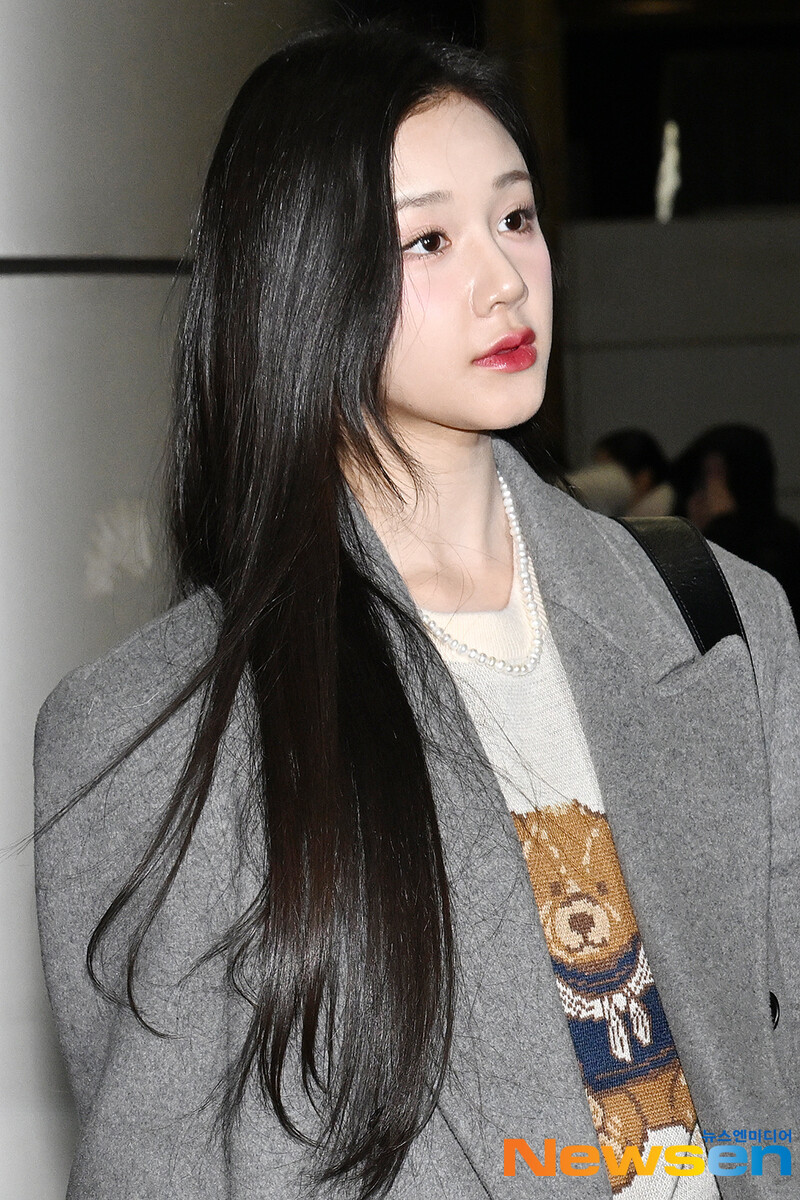 241226 BABYMONSTER Pharita at Gimpo International Airport documents 8