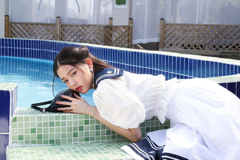 210627 Starship Naver Post - Wonyoung's VOGUE x MIU MIU Photoshoot Behind documents 14