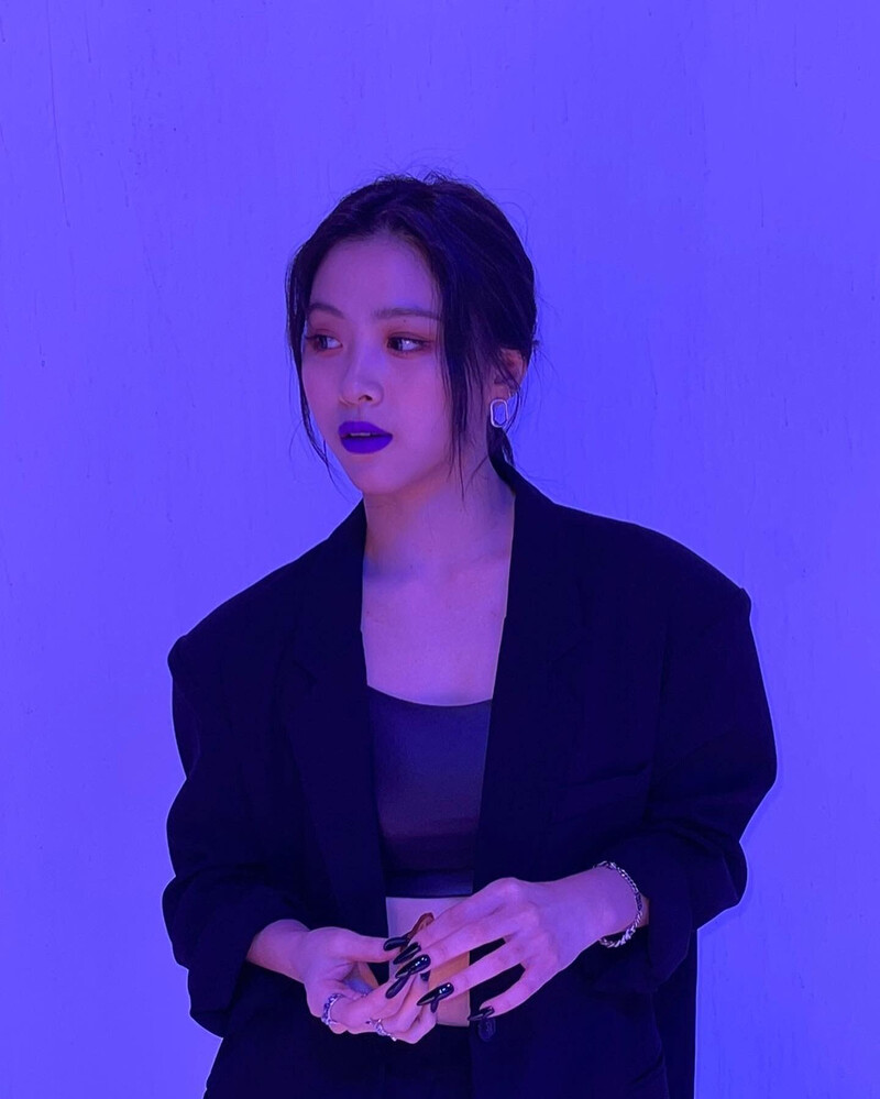 211205 ITZY Instagram Update - Ryujin documents 6