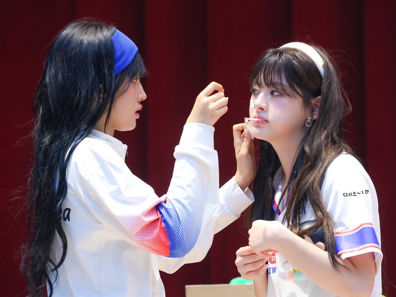 240706 STAYC Yoon and Seeun - MAKESTAR Fansign Event documents 5
