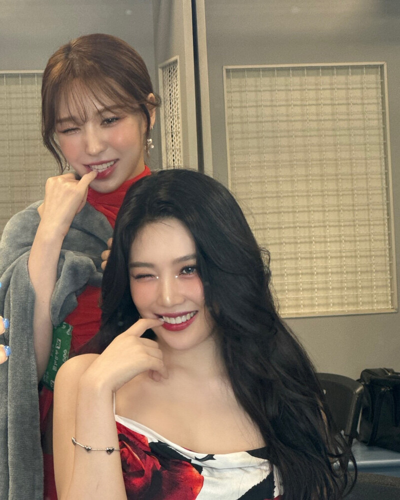 240719 Red Velvet Joy Instagram Update with Wendy documents 1