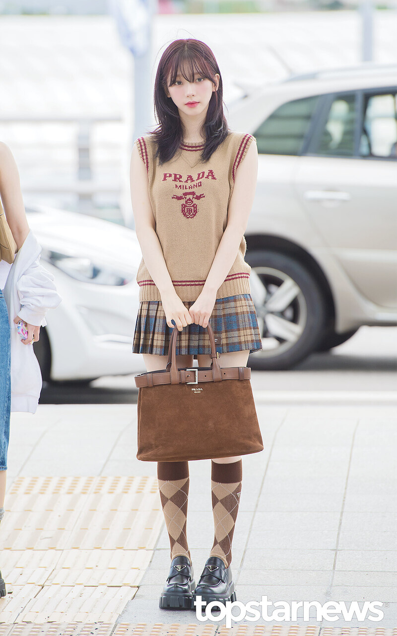 240914 - KARINA at Incheon International Airport documents 8