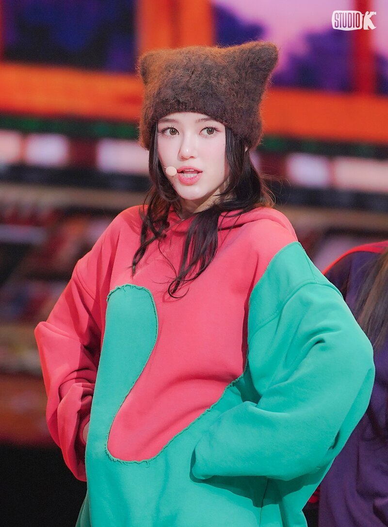 230127 NewJeans Danielle - 'Ditto' at Music Bank documents 4