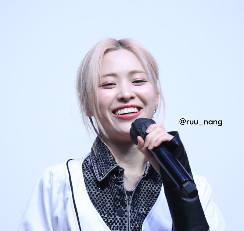 240121 ITZY Ryujin at Withmuu Fansign Event documents 5