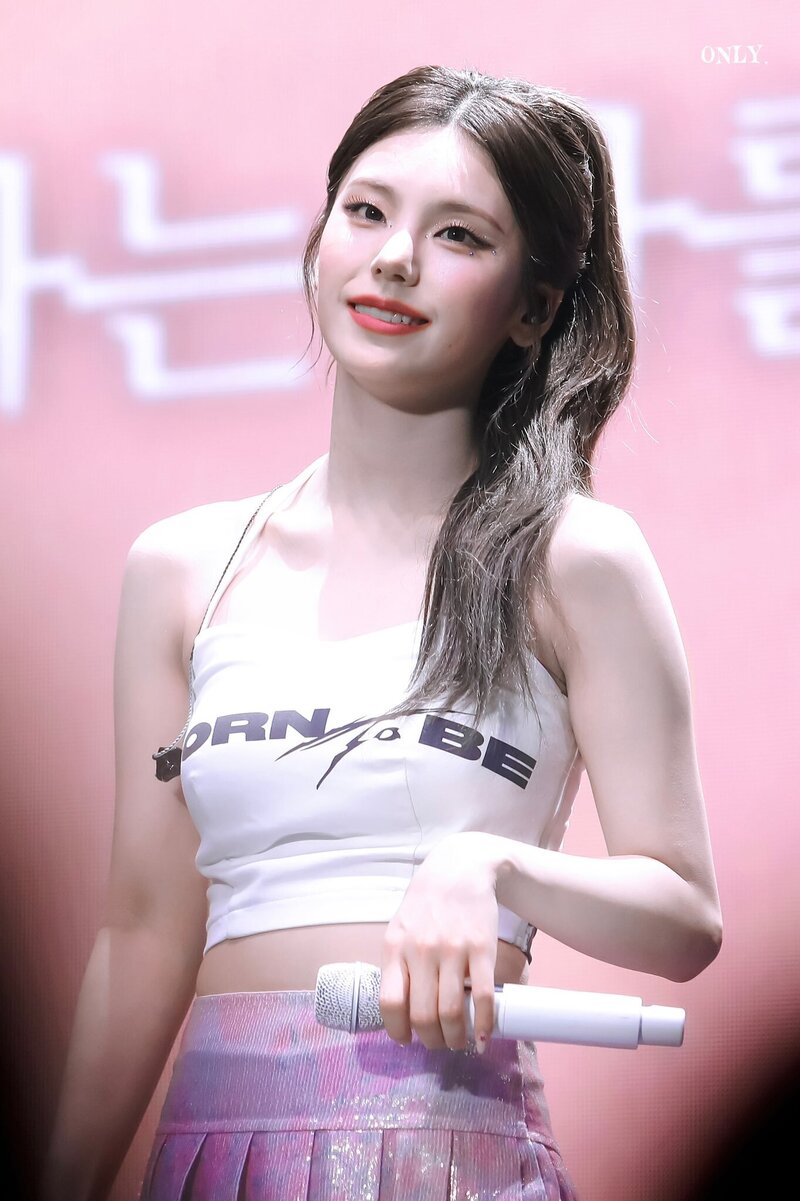 240426 ITZY Yeji - 2nd World Tour 'Born To Be' in Paris documents 7