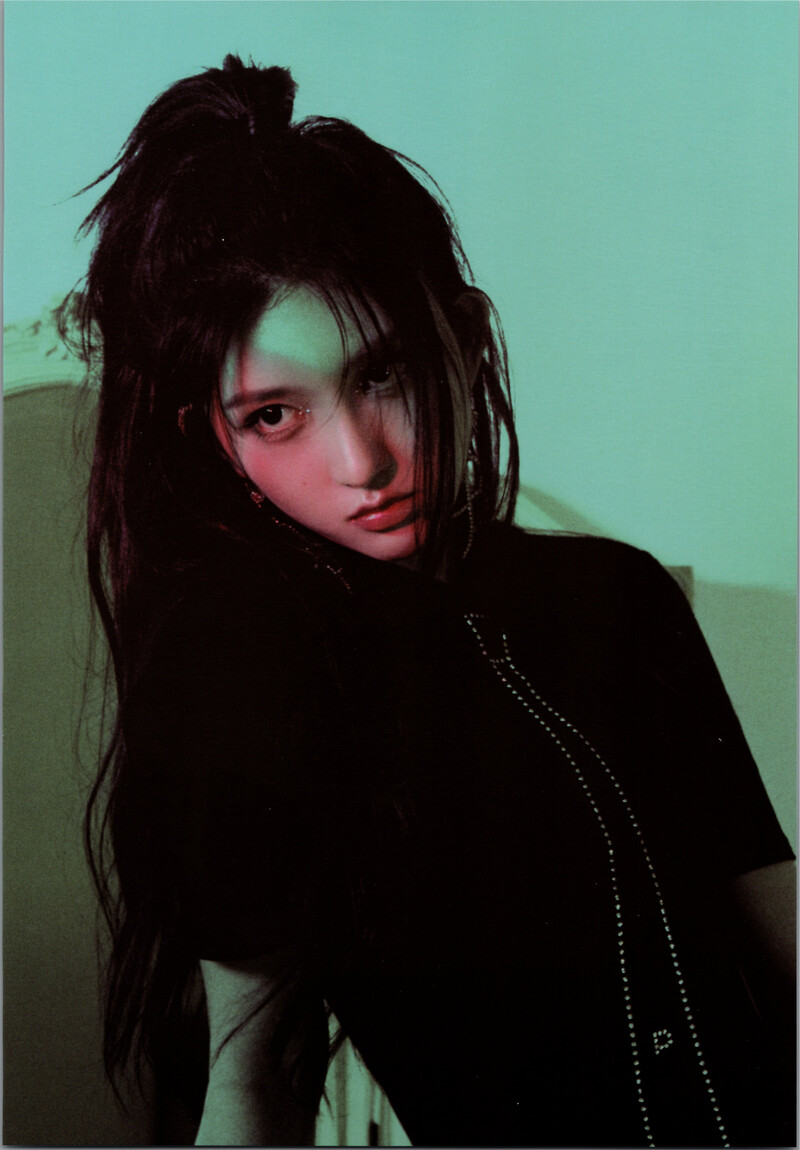 IVE - Mini Album 'I'VE MINE' (Scans) documents 1