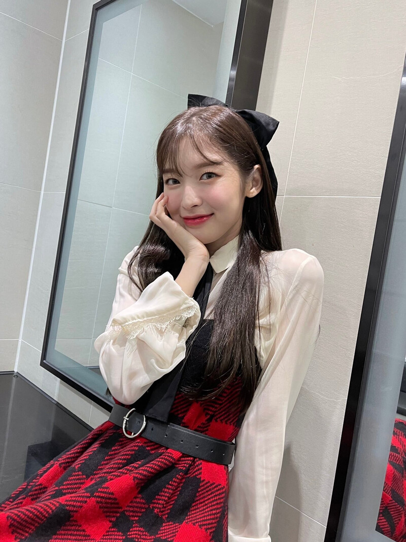 210924 OH MY GIRL Twitter Update - Arin documents 1