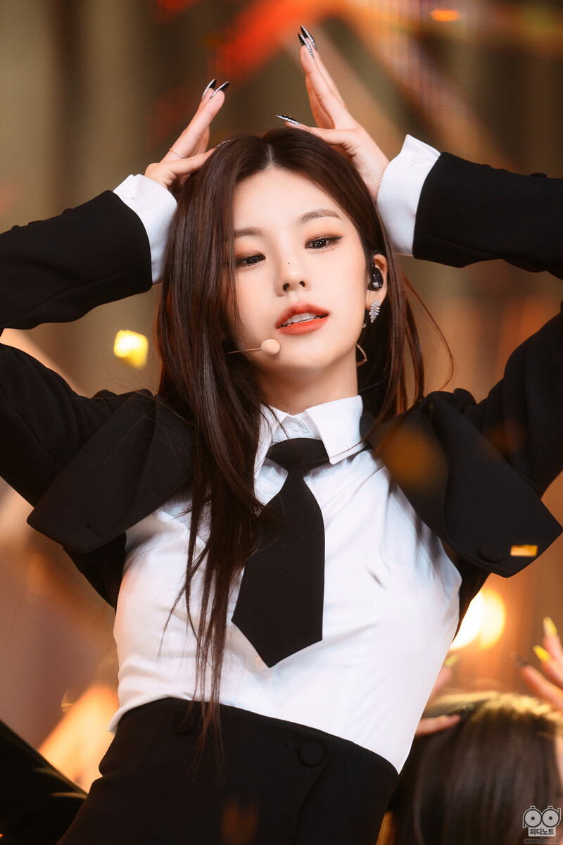 221204 ITZY Yeji - 'Cheshire' at Inkigayo documents 1