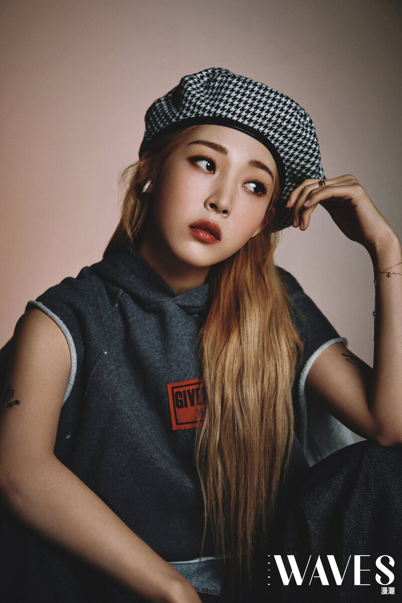 MAMAMOO's Moonbyul for WAVES Magazine December 2021 documents 7