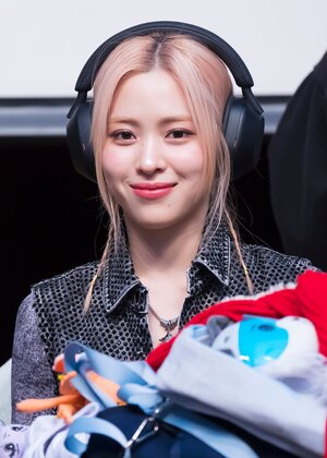 240121 ITZY Ryujin at Withmuu Fansign Event