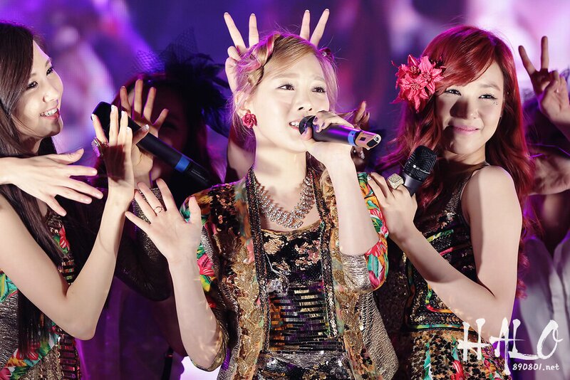 120525 Girls' Generation-TTS at Korea University Festival documents 1