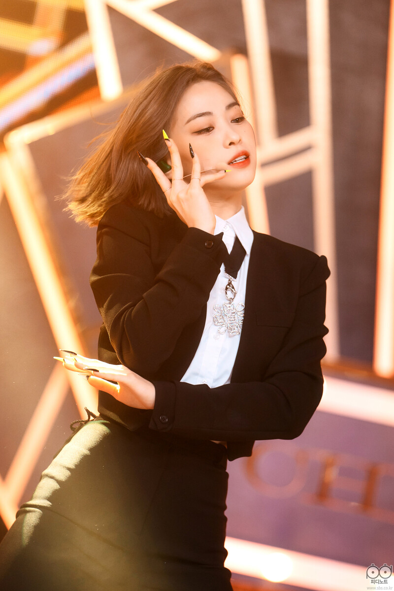 221204 ITZY Ryujin - 'Cheshire' at Inkigayo documents 1