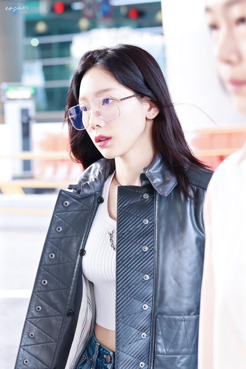 231004 Taeyeon - Incheon International Airport documents 20