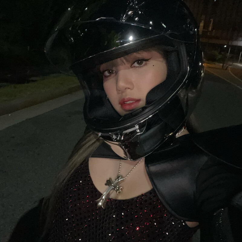 210928 - LISA Instagram Update documents 1