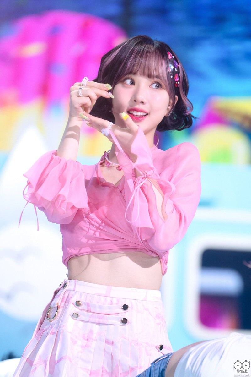 220711 VIVIZ Eunha - LOVEADE at SBS Inkigayo documents 2