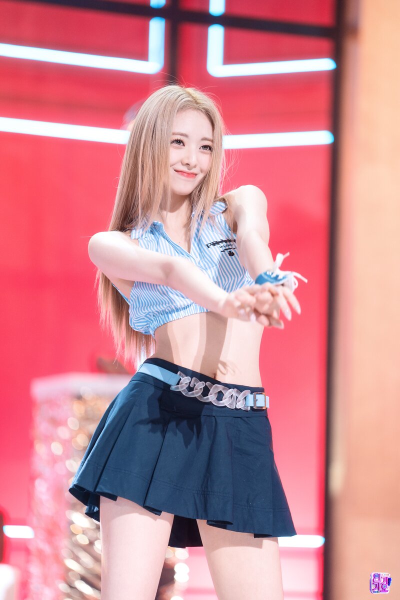 220717 ITZY Yuna - Sneakers at SBS Inkigayo documents 17