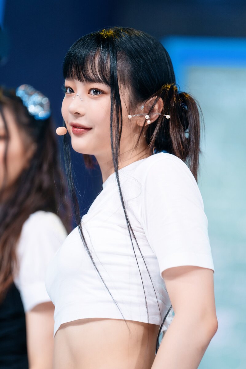 220807 NewJeans Hanni 'Cookie' at Inkigayo documents 1