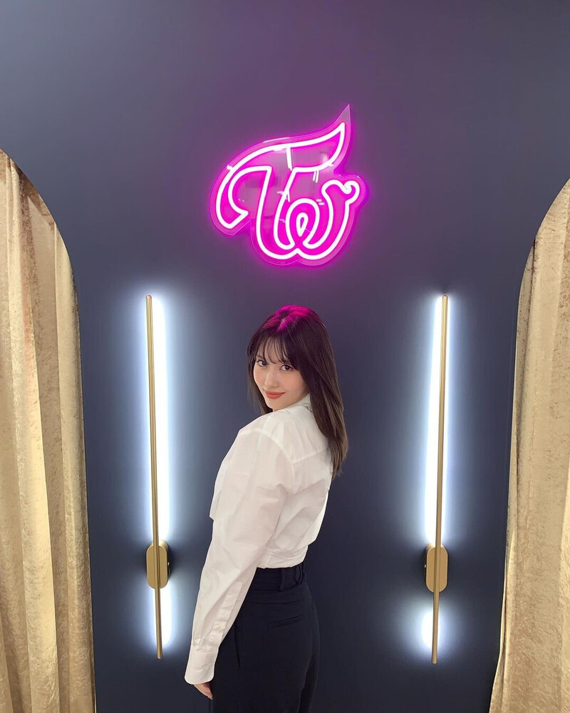 221020 TWICE Momo Instagram Update documents 4