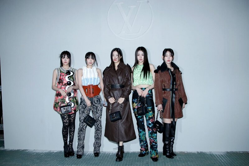 230429 LE SSERAFIM- LOUIS VUITTON Pre Fall 23 Fashion Show at Seoul documents 1
